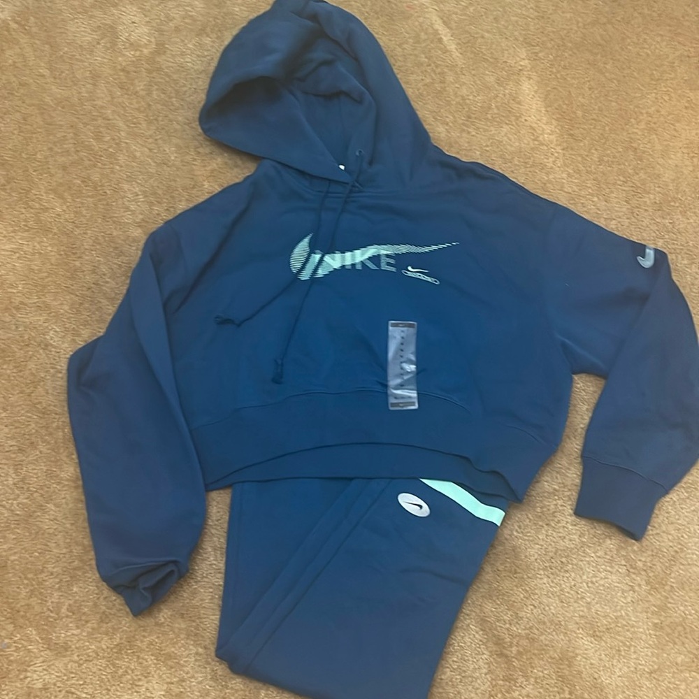 Girls Nike joggers set